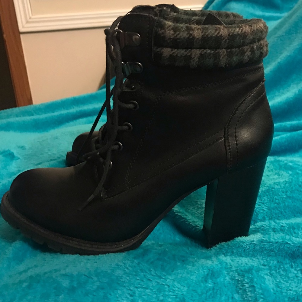 Women’s black chunky heel booties